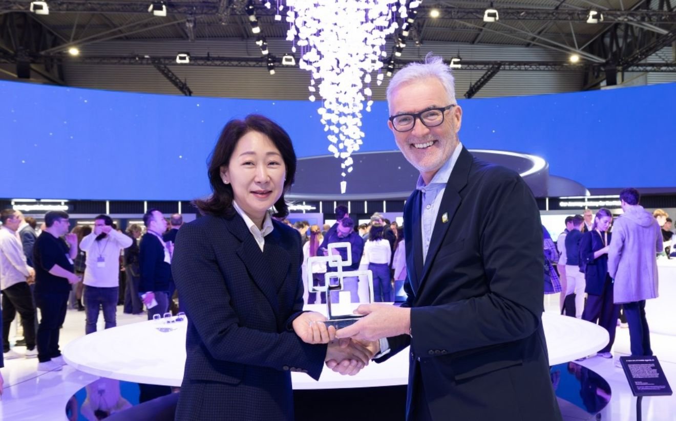 سامسونج Galaxy S26 Ultra يحصد جائزة «الأفضل في العرض» خلال مؤتمر MWC 2026 